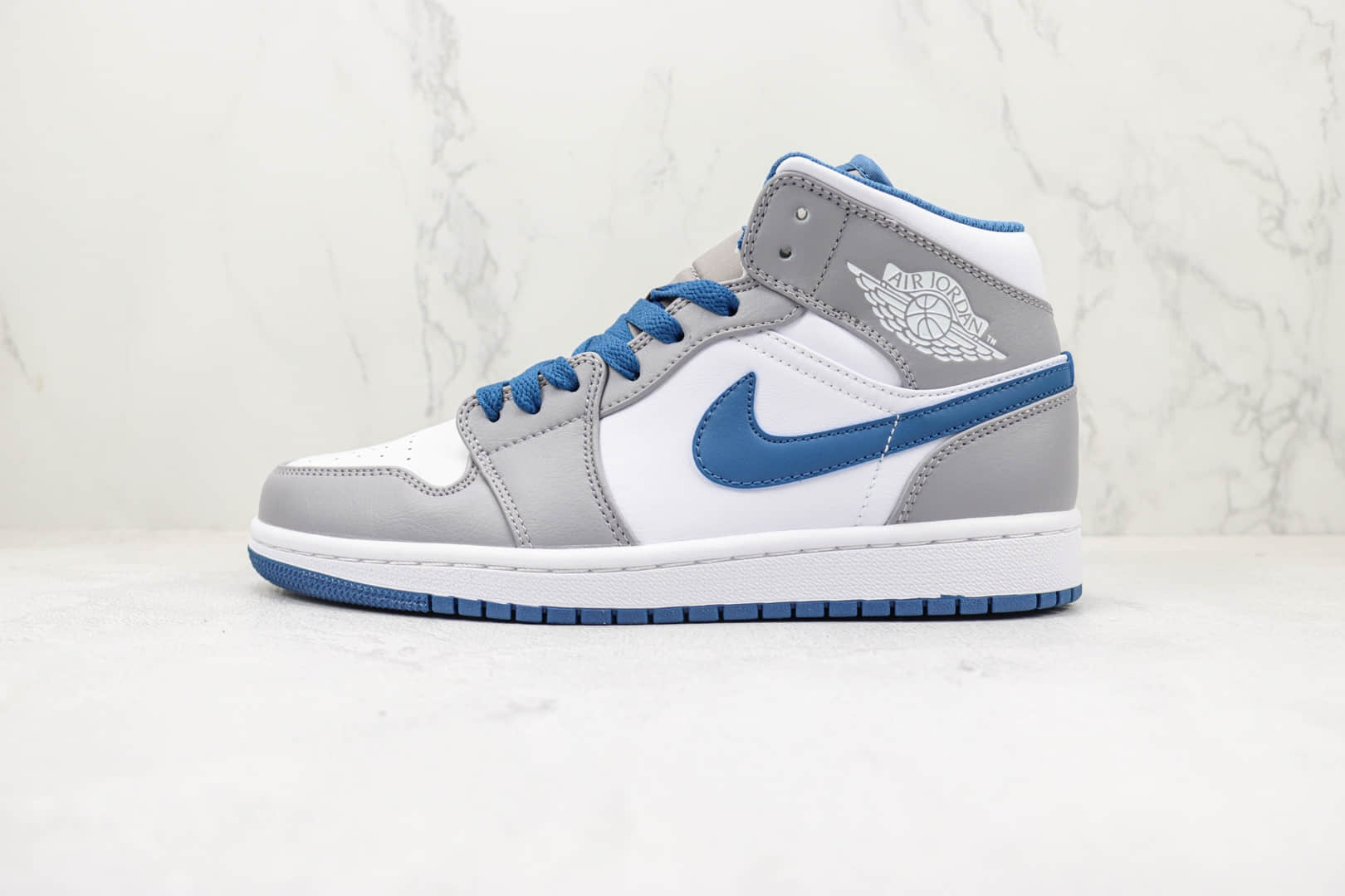 乔丹Air Jordan 1 Mid Retro纯原版本中帮AJ1烟灰蓝色板鞋 莆田AJ1篮球鞋系列 货号：DQ8423-014