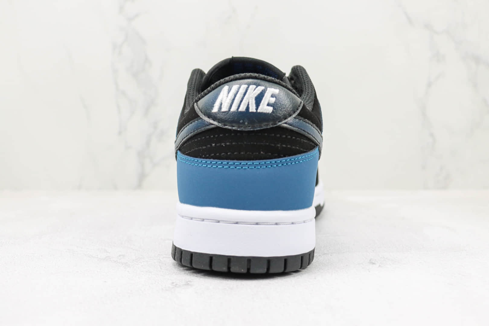 耐克Nike SB Dunk Low纯原版本低帮SB DUNK黑白蓝色板鞋 复刻耐克SB DUNK系列板鞋 货号：FD6923-100
