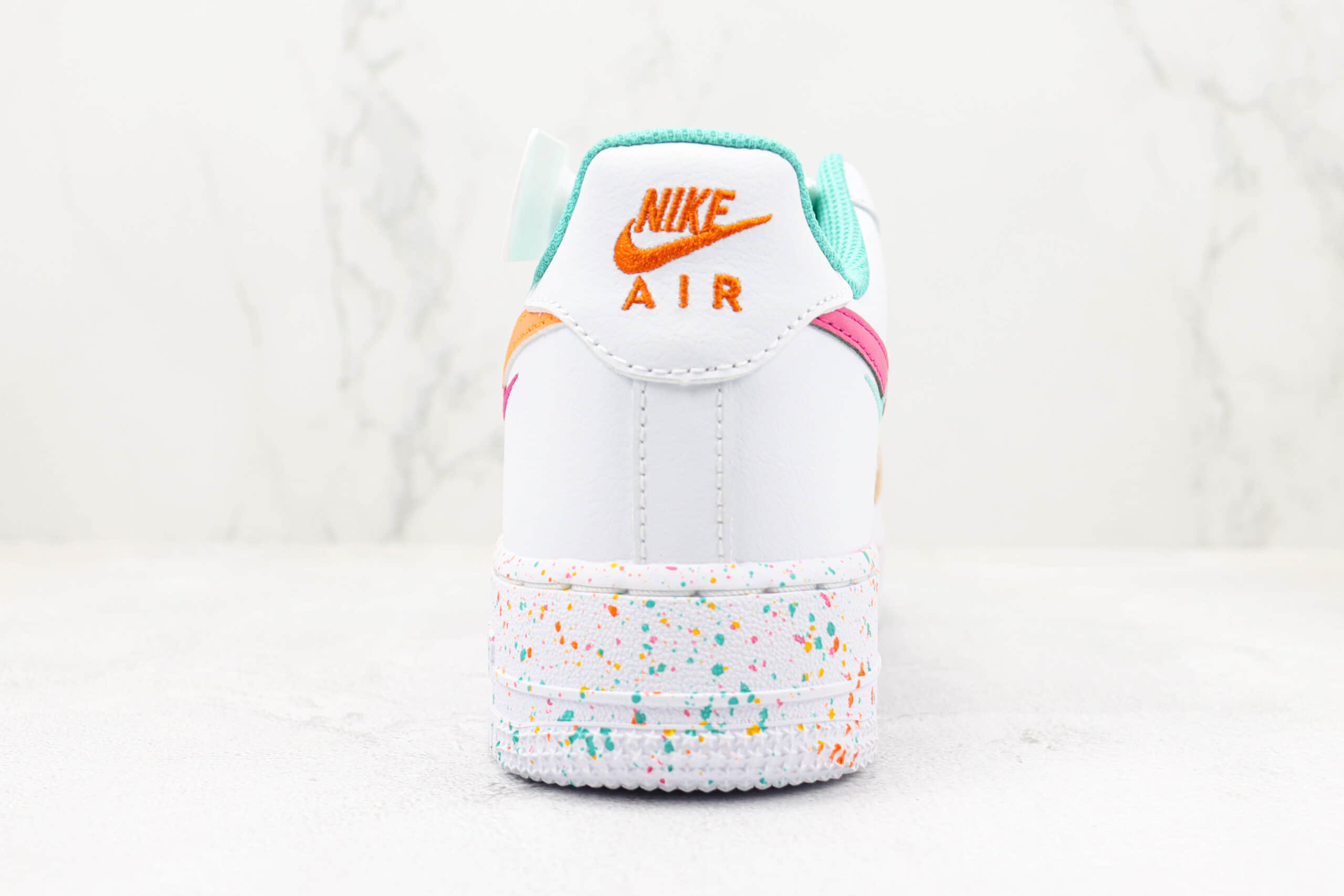 耐克Nike Air Force 1 07纯原版本低帮空军一号双小勾彩色波点板鞋 耐克空军一号校园板鞋 货号：FD4626-181