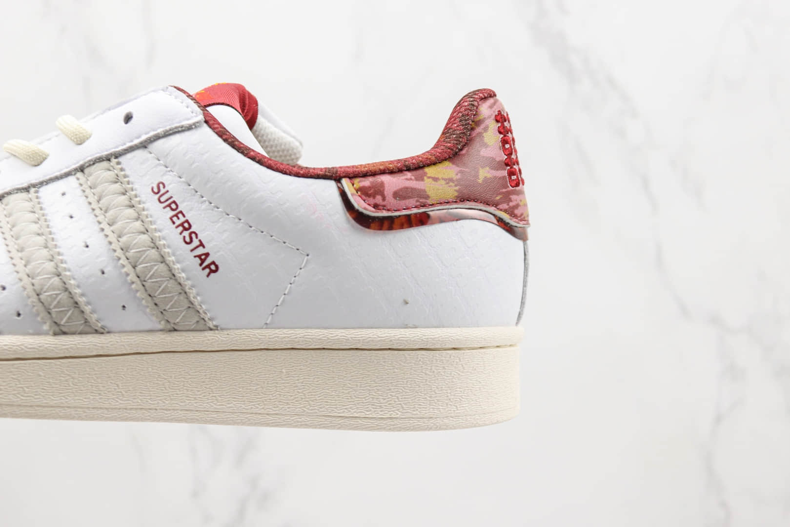 阿迪达斯Adidas Originals Superstar纯原版本兔年限定贝壳头迷彩尾板鞋 阿迪达斯贝壳头系列 货号：IF2577