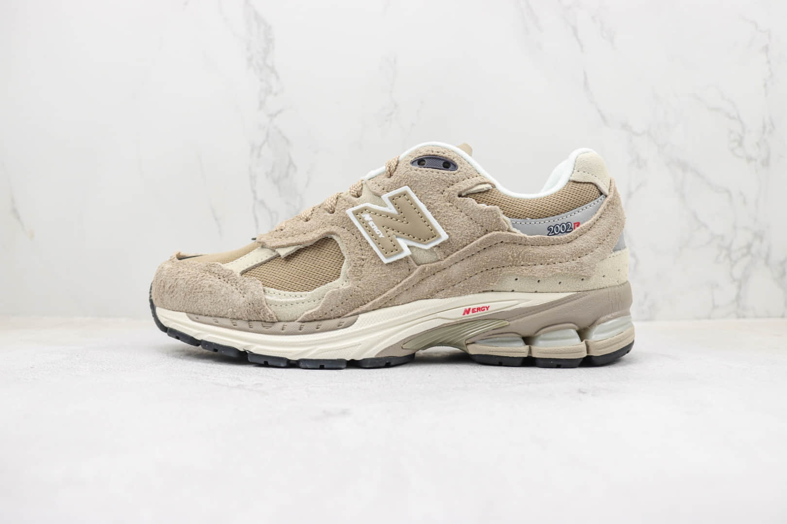 新百伦New Balance 2002R纯原版本NB2002浅卡其色复古老爹鞋 天花板NB系列跑鞋 货号：M2002RDL