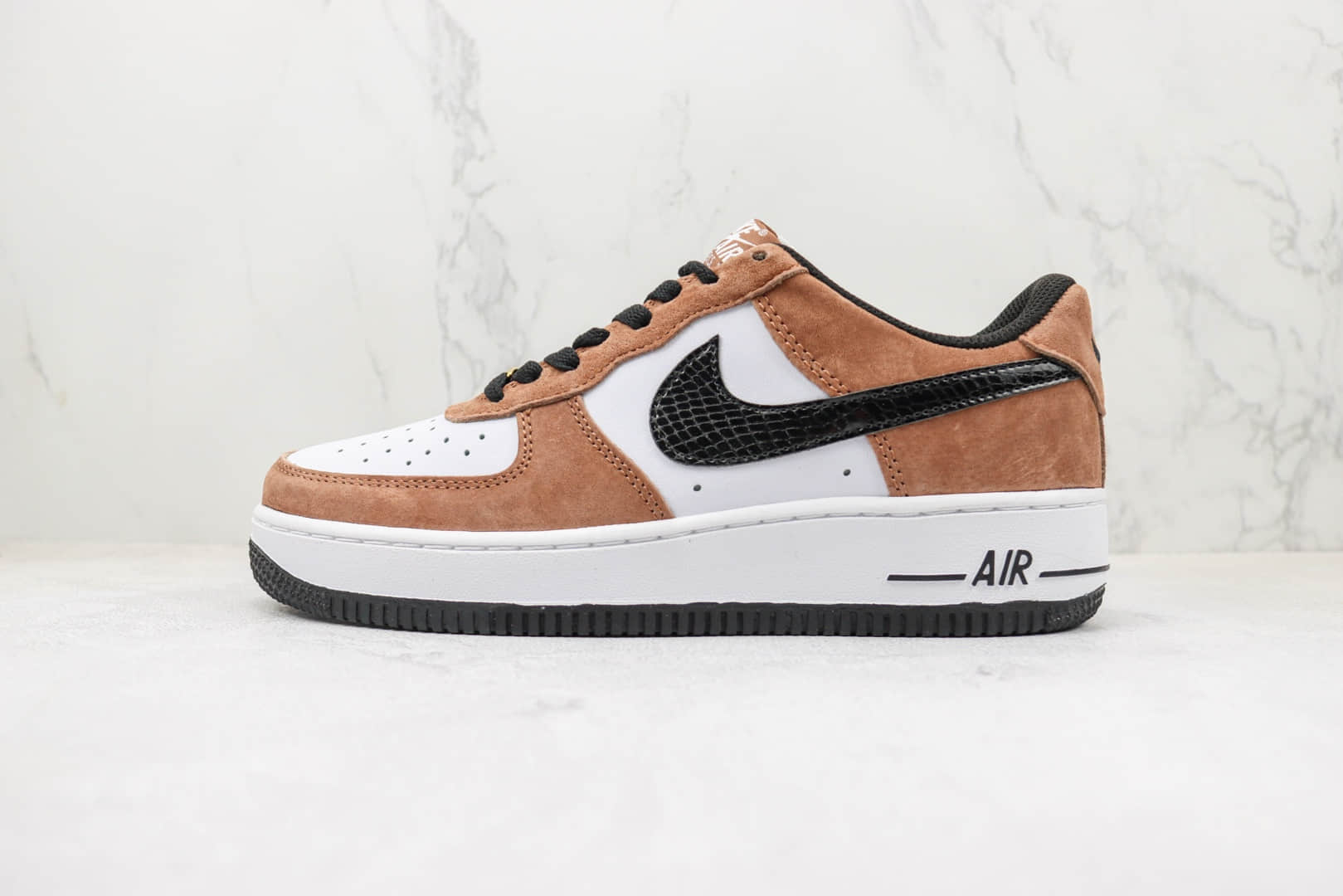 耐克Nike Air Force 1 07 Low纯原版本低帮空军一号棕蛇配色板鞋 莆田空军一号系列板鞋 货号：DE0023-800