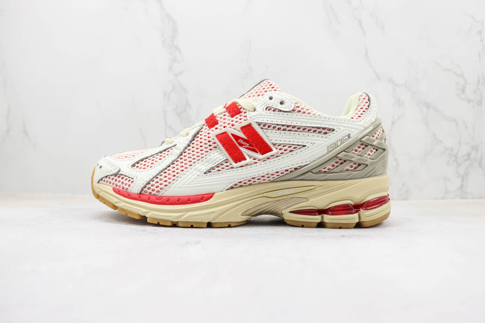 新百伦New Balance 1906纯原版本NB1906白红色复古慢跑鞋 莆田新百伦系列老爹鞋 货号：M1906RO