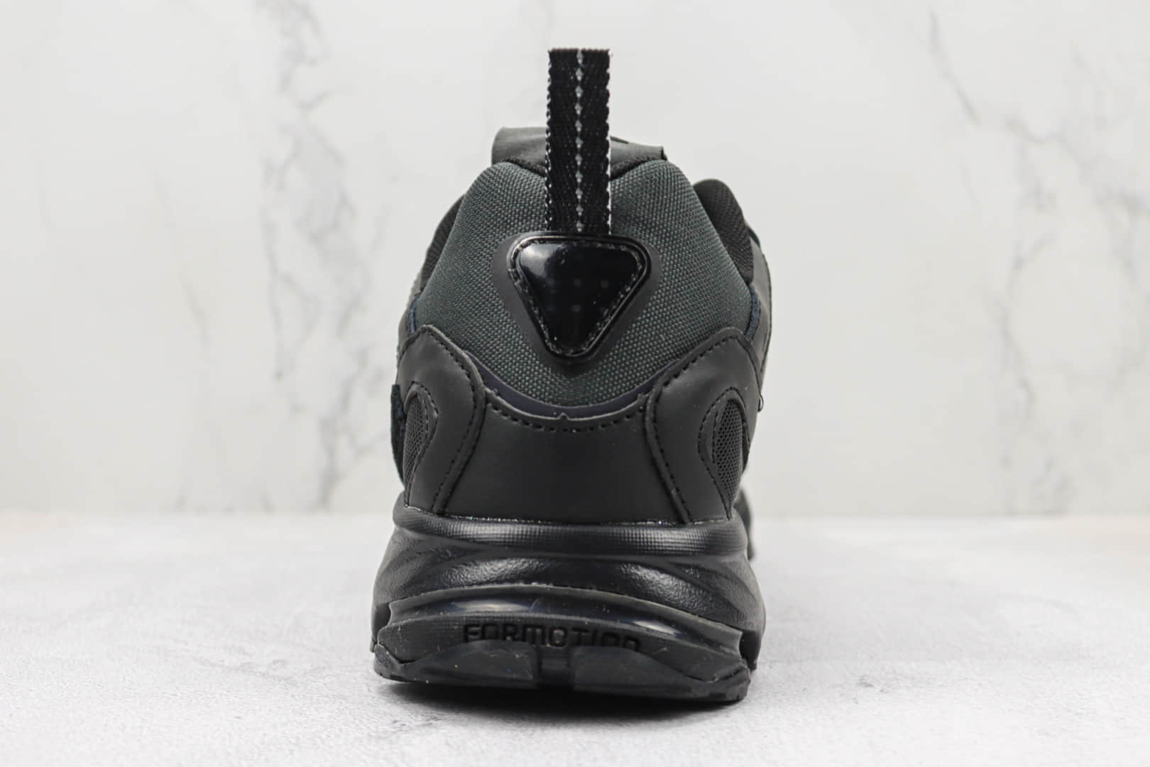 阿迪达斯adidas Sftm Shadowturf纯原版本SFTM联名黑色登山跑鞋 莆田阿迪达斯货源 货号：HQ3935