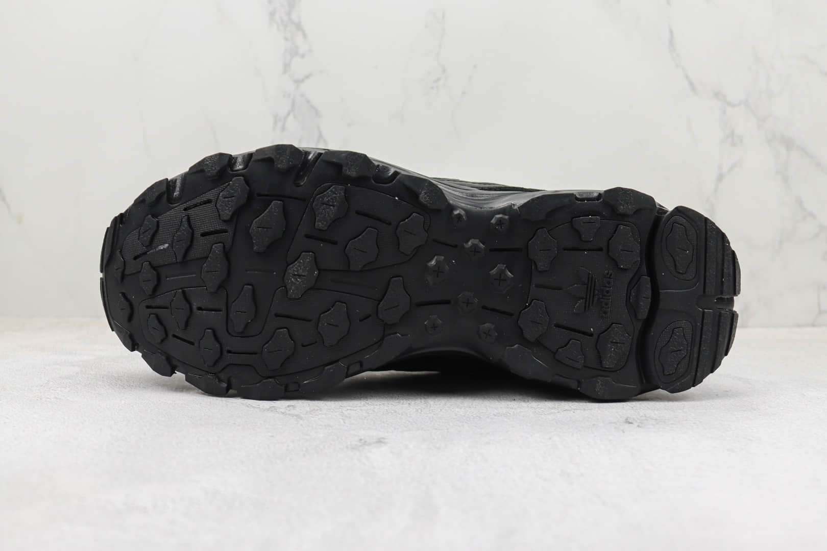 阿迪达斯adidas Sftm Shadowturf纯原版本SFTM联名黑色登山跑鞋 莆田阿迪达斯货源 货号：HQ3935