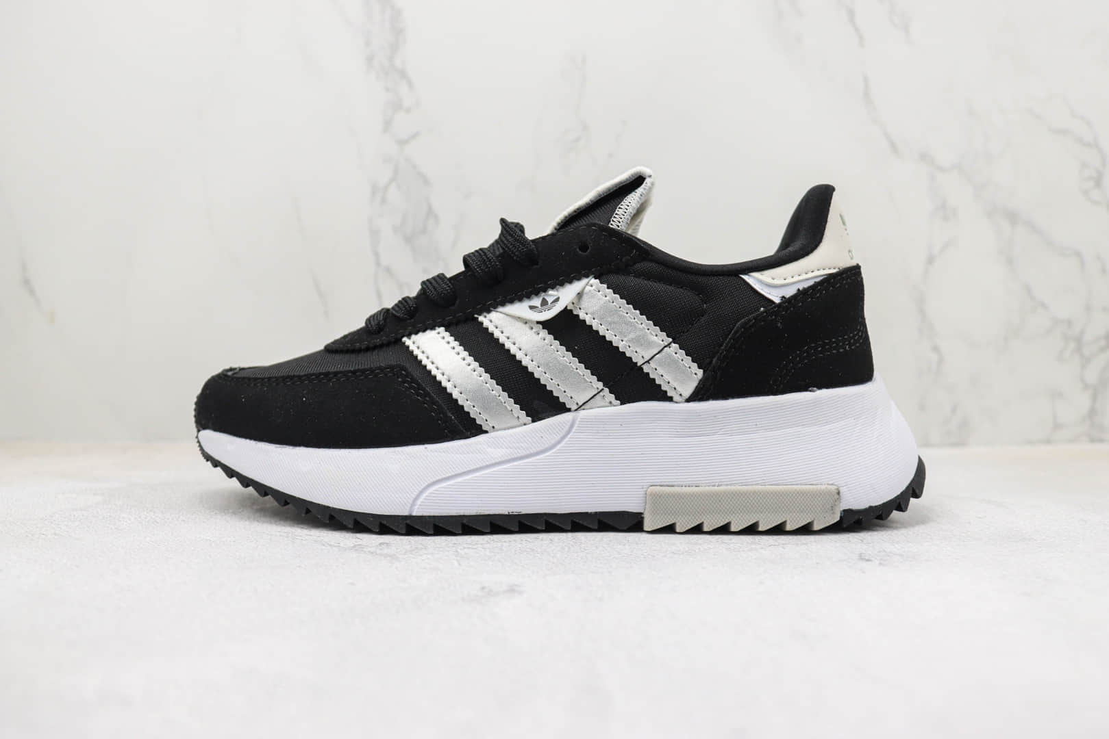 阿迪达斯adidas Retropy F2 W纯原版本黑白色复古跑鞋 莆田阿迪达斯货源 货号：GW9409