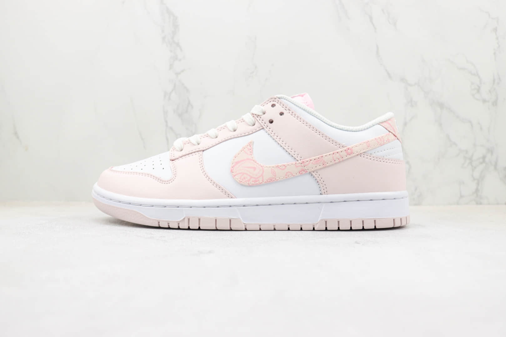 耐克Nike SB Dunk Low “Pink Paisley”纯原版本低帮Dunk樱花粉腰果花钩板鞋 莆田天花板Dunk系列板鞋 货号：FD1449-100