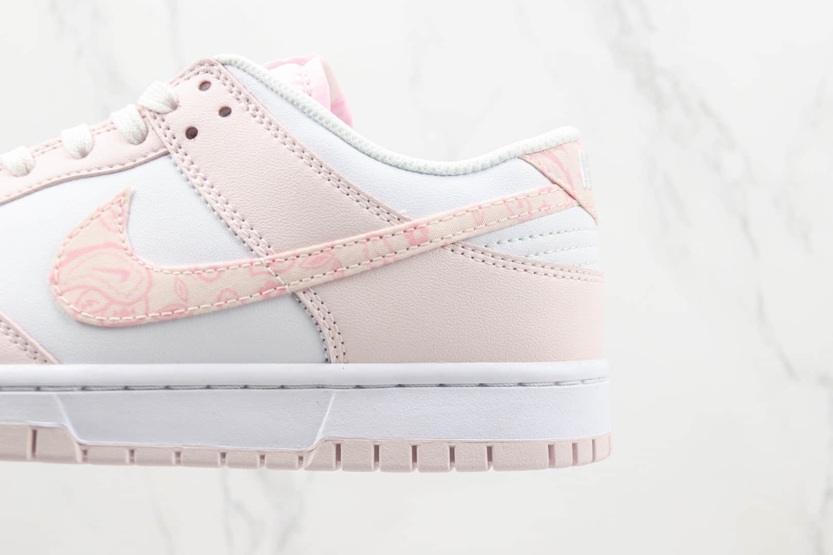 耐克Nike SB Dunk Low “Pink Paisley”纯原版本低帮Dunk樱花粉腰果花钩板鞋 莆田天花板Dunk系列板鞋 货号：FD1449-100