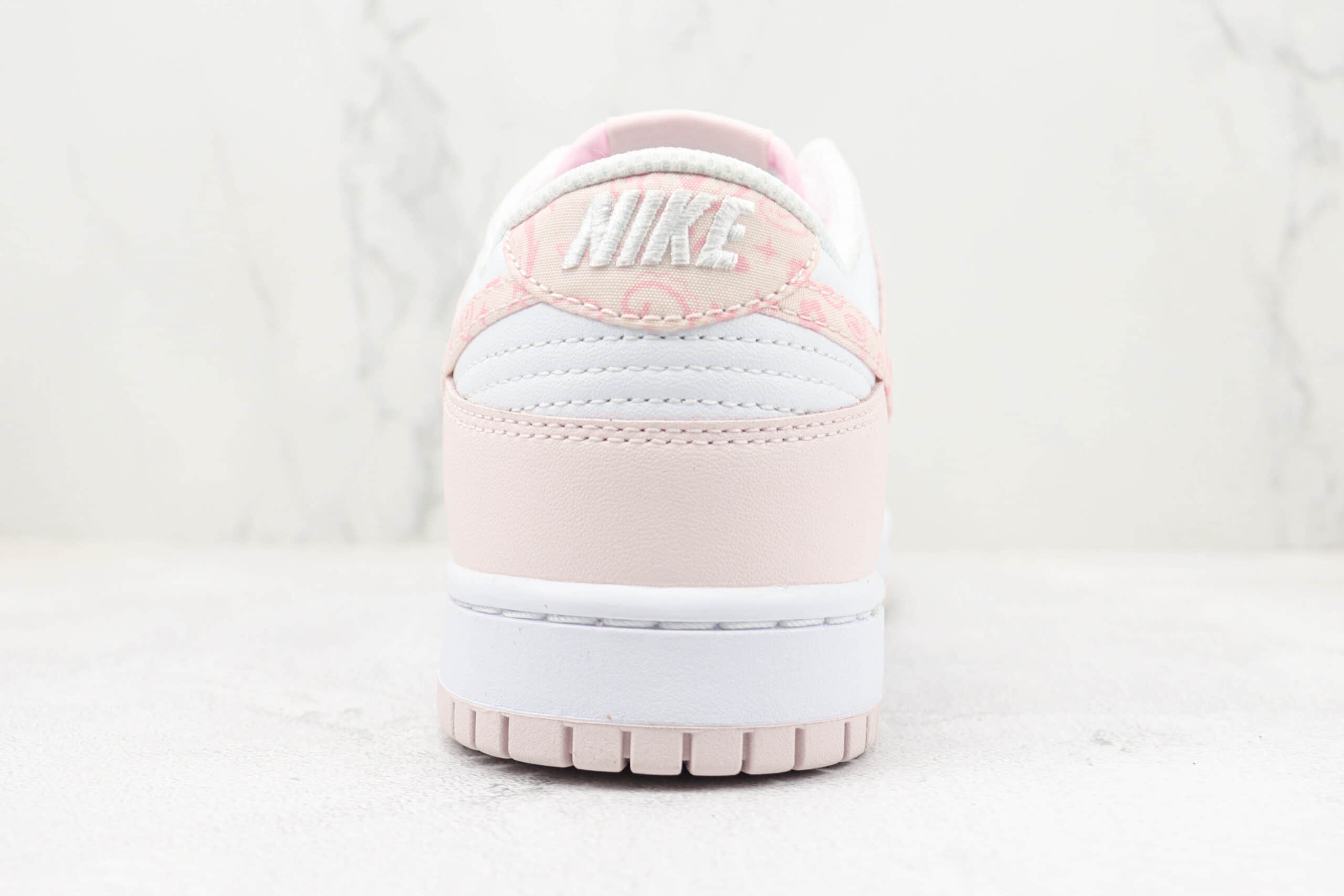 耐克Nike SB Dunk Low “Pink Paisley”纯原版本低帮Dunk樱花粉腰果花钩板鞋 莆田天花板Dunk系列板鞋 货号：FD1449-100