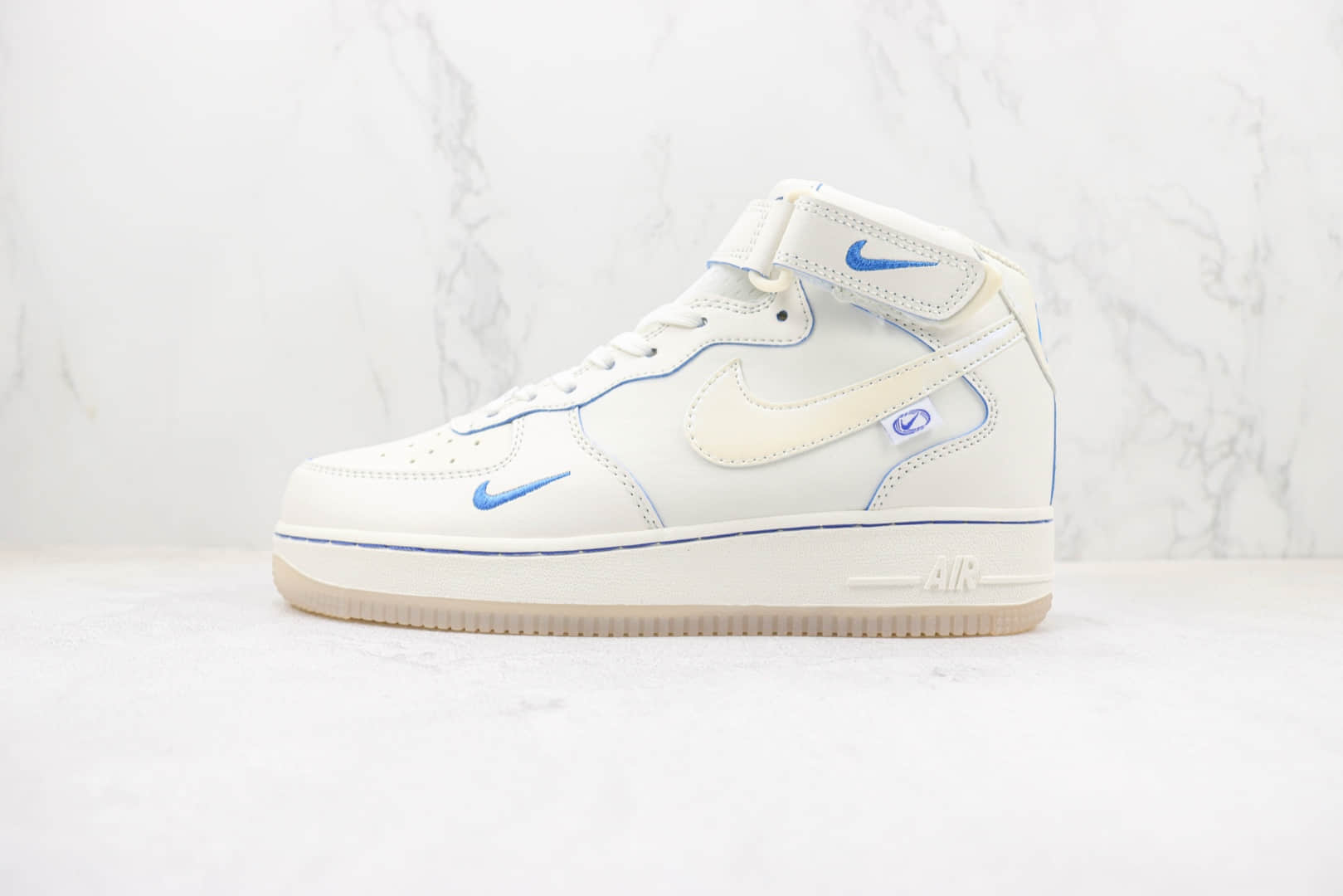 耐克Nike Air Force 1纯原版本中帮AF1白蓝色空军一号运动板鞋 莆田空军一号系列板鞋 货号：FB1869-055