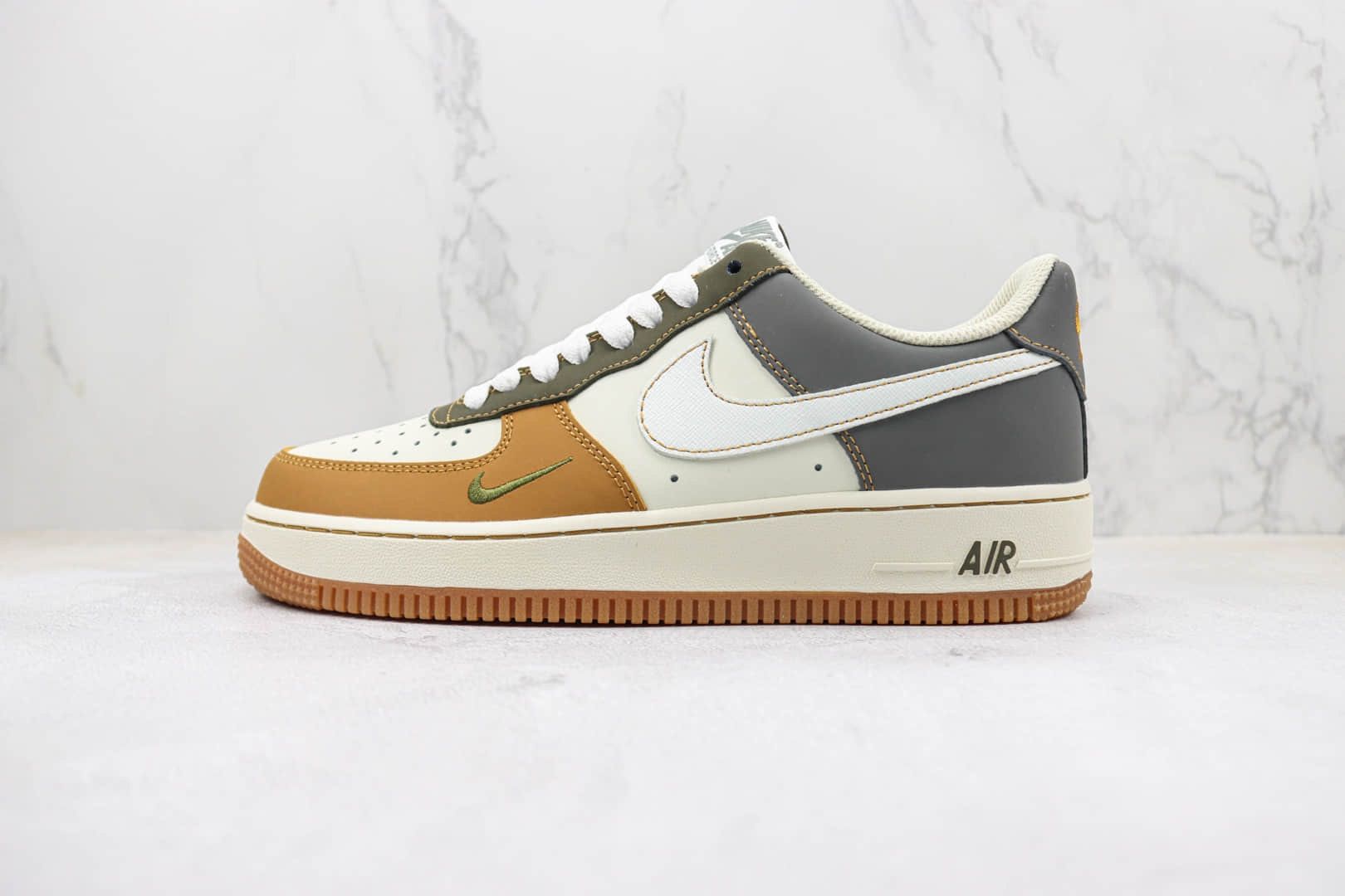 耐克Nike Air Force 1 Low纯原版本空军一号灰白卡其拼色低帮板鞋 莆田天花板AF1系列 货号：DB3301-011