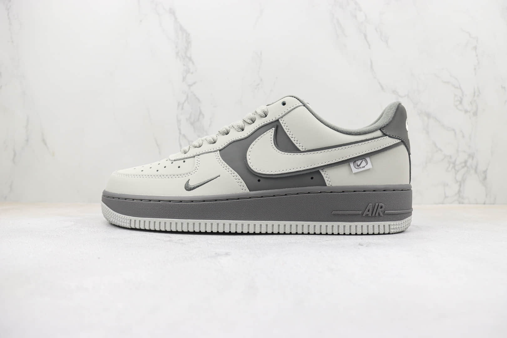 耐克Nike Air Force 1纯原版本空军一号白灰拼色低帮板鞋 莆田天花板AF1系列 货号：DB3301-033