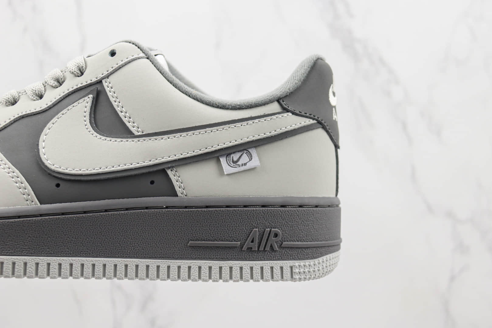 耐克Nike Air Force 1纯原版本空军一号白灰拼色低帮板鞋 莆田天花板AF1系列 货号：DB3301-033