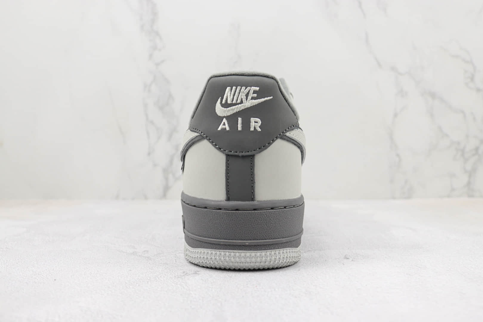 耐克Nike Air Force 1纯原版本空军一号白灰拼色低帮板鞋 莆田天花板AF1系列 货号：DB3301-033