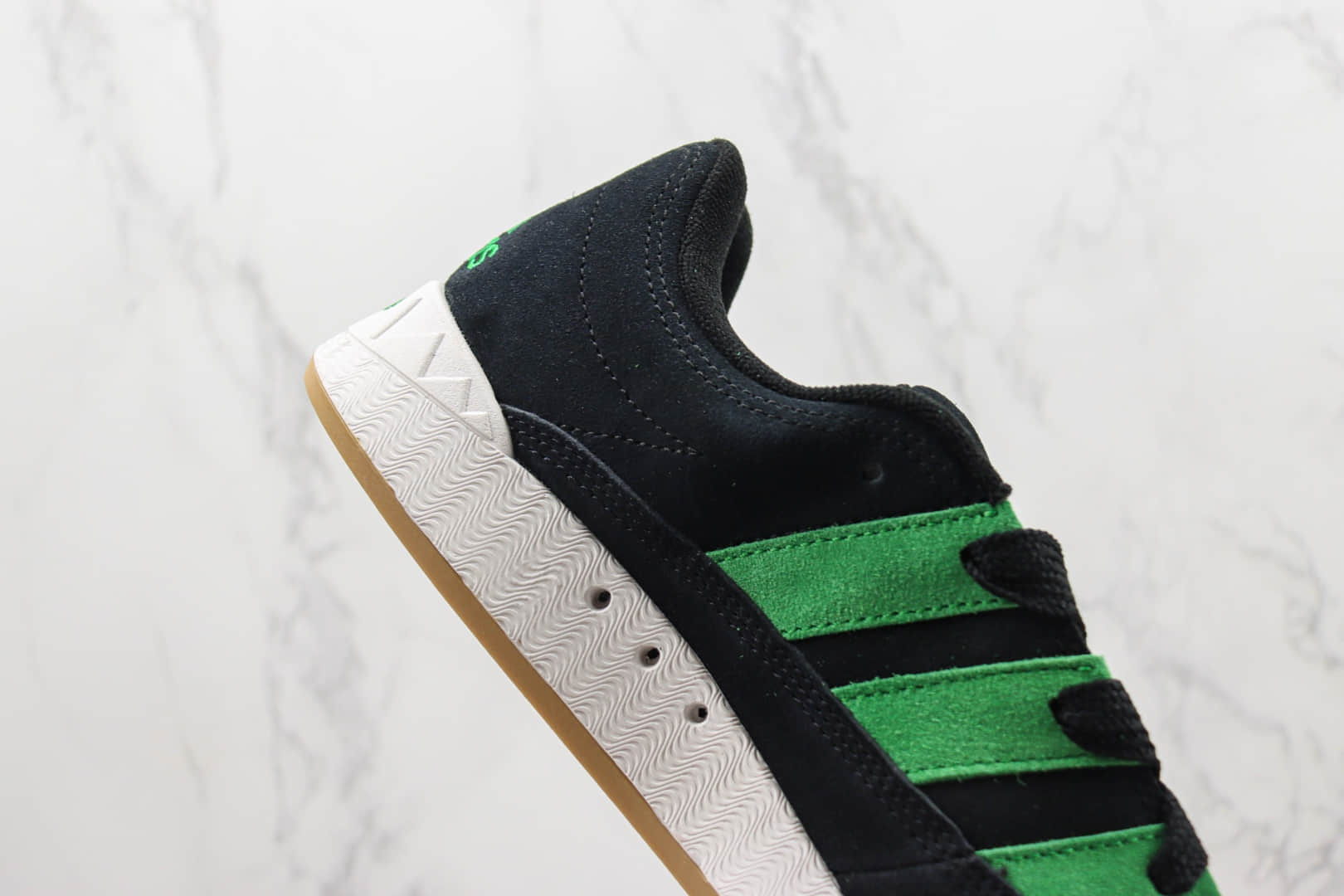 阿迪达斯Atmos x adidas Adimatic Low纯原版本马蒂奇联名黑绿色鲨鱼面包鞋 莆田复刻阿迪达斯 货号：HQ3936