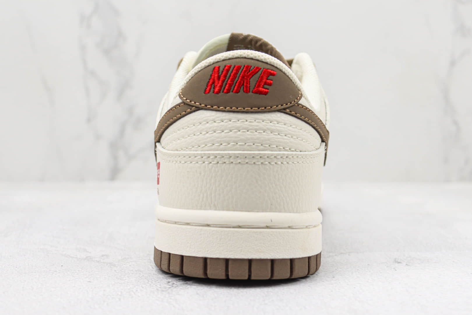 耐克Nike SB Dunk Low纯原版本低帮SB DUNK双钩迷你勾白褐黄棕色板鞋 莆田天花板DUNK板鞋系列 货号：XD6188-001