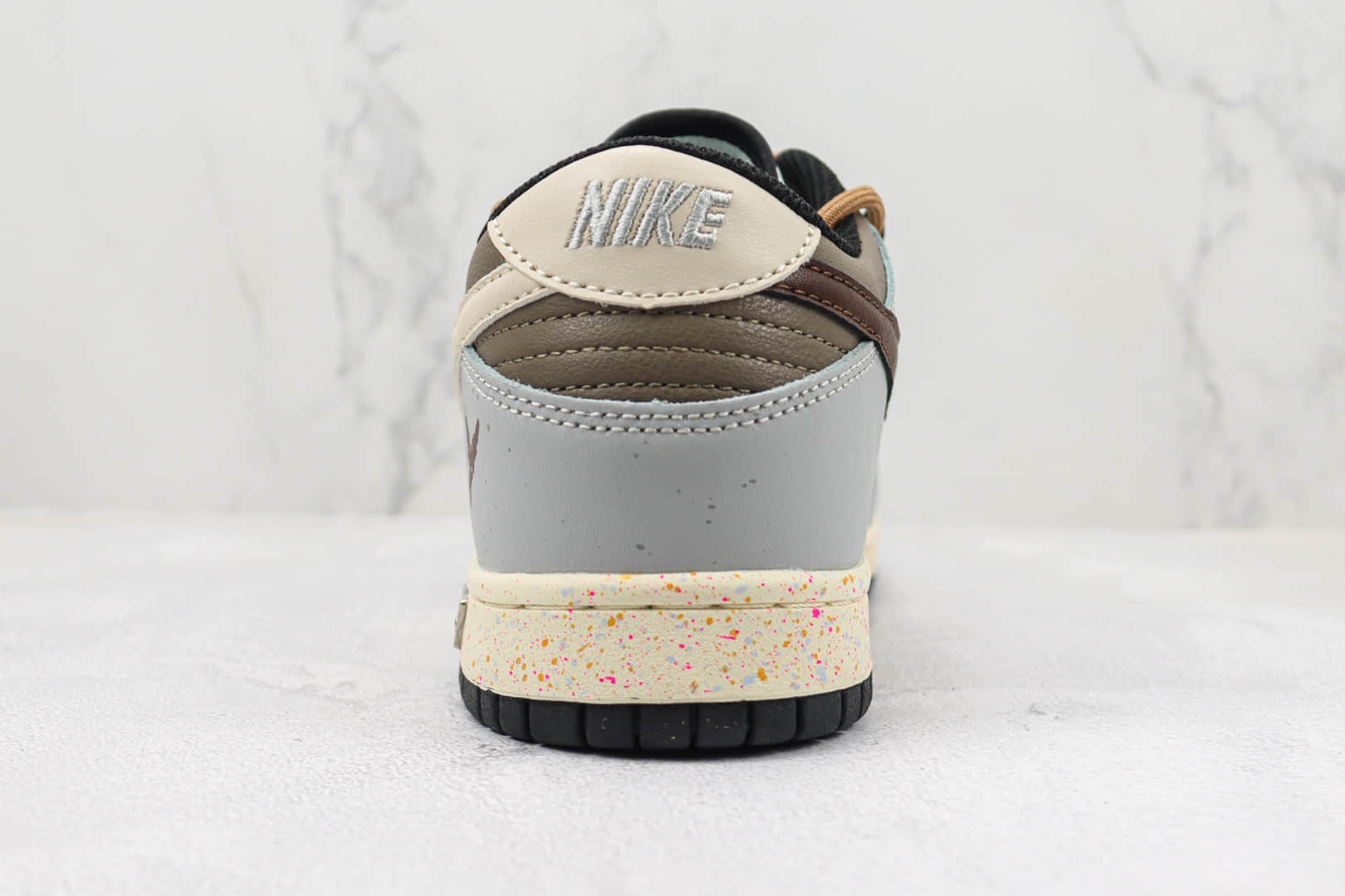 耐克Nike SB Dunk Low纯原版本低帮SB DUNK绑带三勾做旧印花板鞋 莆田天花板DUNK板鞋 货号：FD4623-131