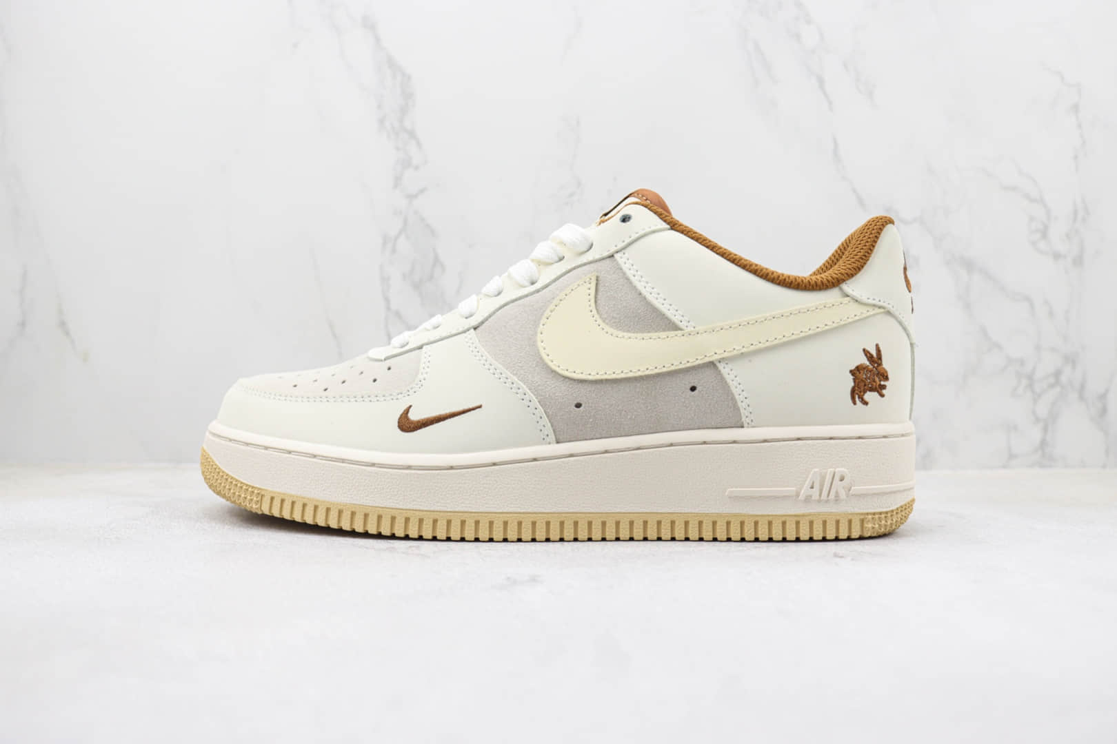 耐克Nike Air Force 1 '07 Low纯原版本低帮空军一号兔年限定杏色浅咖板鞋 莆田天花板AF1系列 货号：AE3398-668