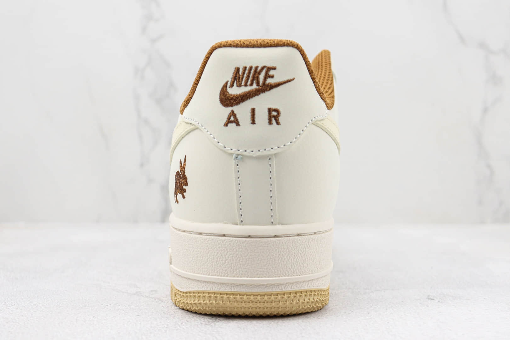 耐克Nike Air Force 1 '07 Low纯原版本低帮空军一号兔年限定杏色浅咖板鞋 莆田天花板AF1系列 货号：AE3398-668