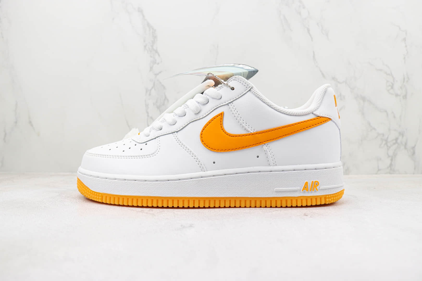 耐克Nike Air Force 1 '07 Low纯原版本低帮AF1空军一号40周年纪念白橙色板鞋 莆田天花板AF1系列 货号：FD7039-100