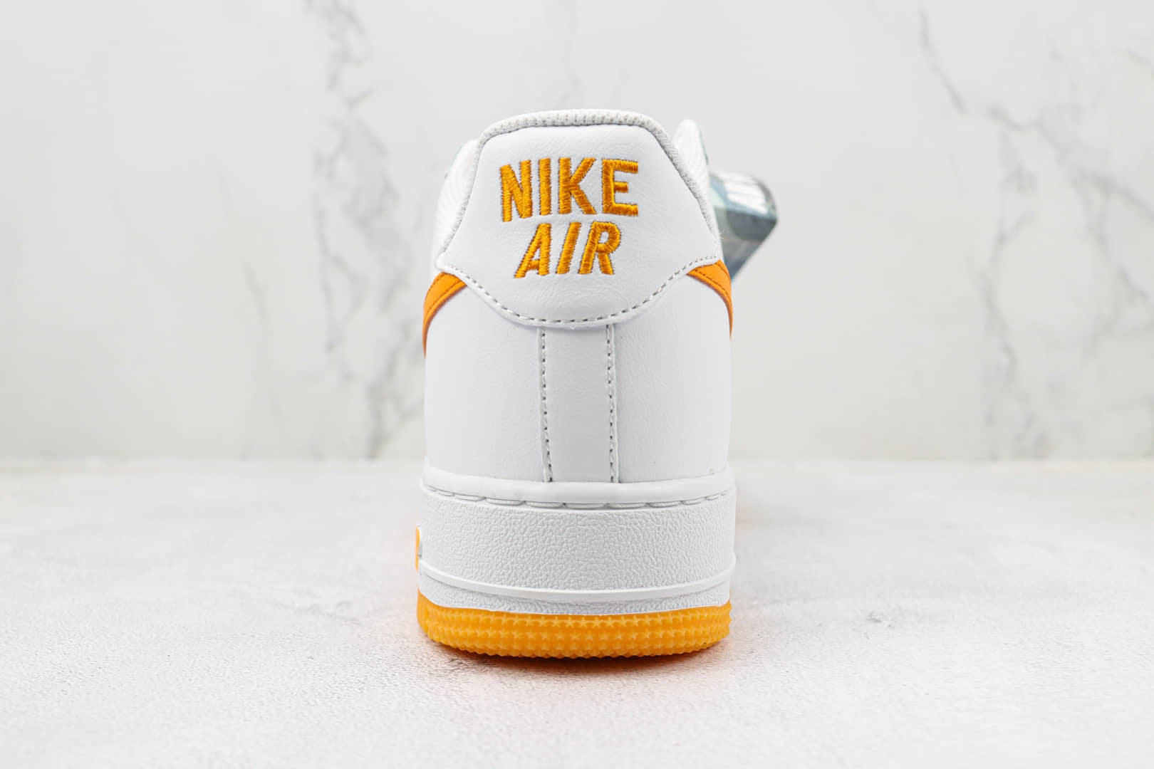 耐克Nike Air Force 1 '07 Low纯原版本低帮AF1空军一号40周年纪念白橙色板鞋 莆田天花板AF1系列 货号：FD7039-100