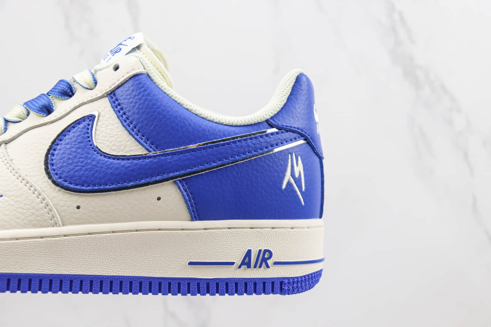 耐克Nike Air Force 1 '07 Low纯原版本空军一号低帮白蓝色板鞋 莆田天花板AF1系列 货号：IO5636-666