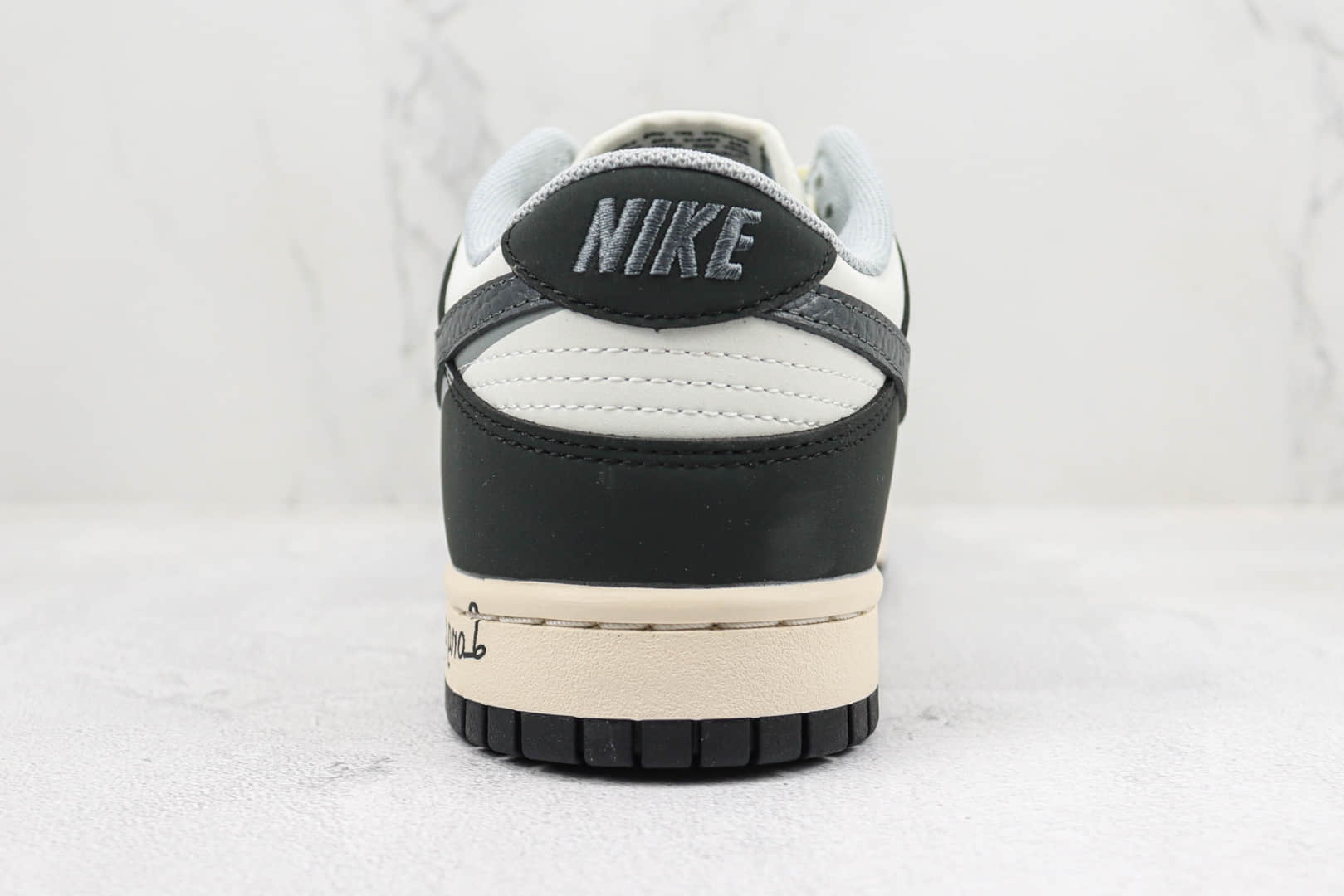 耐克Nike SB Dunk Low纯原版本大友克洋低帮SB Dunk黑灰双钩板鞋 莆田天花板Dunk系列 货号：DD0302-256