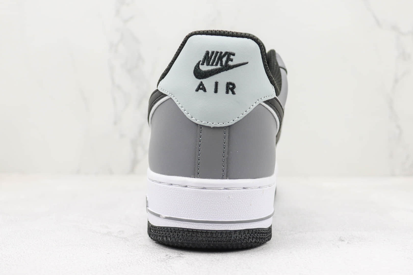 耐克Nike Air Force 1'07 Low纯原版本低帮空军一号黑灰拼色板鞋 莆田天花板AF1系列 货号：TP5558-756