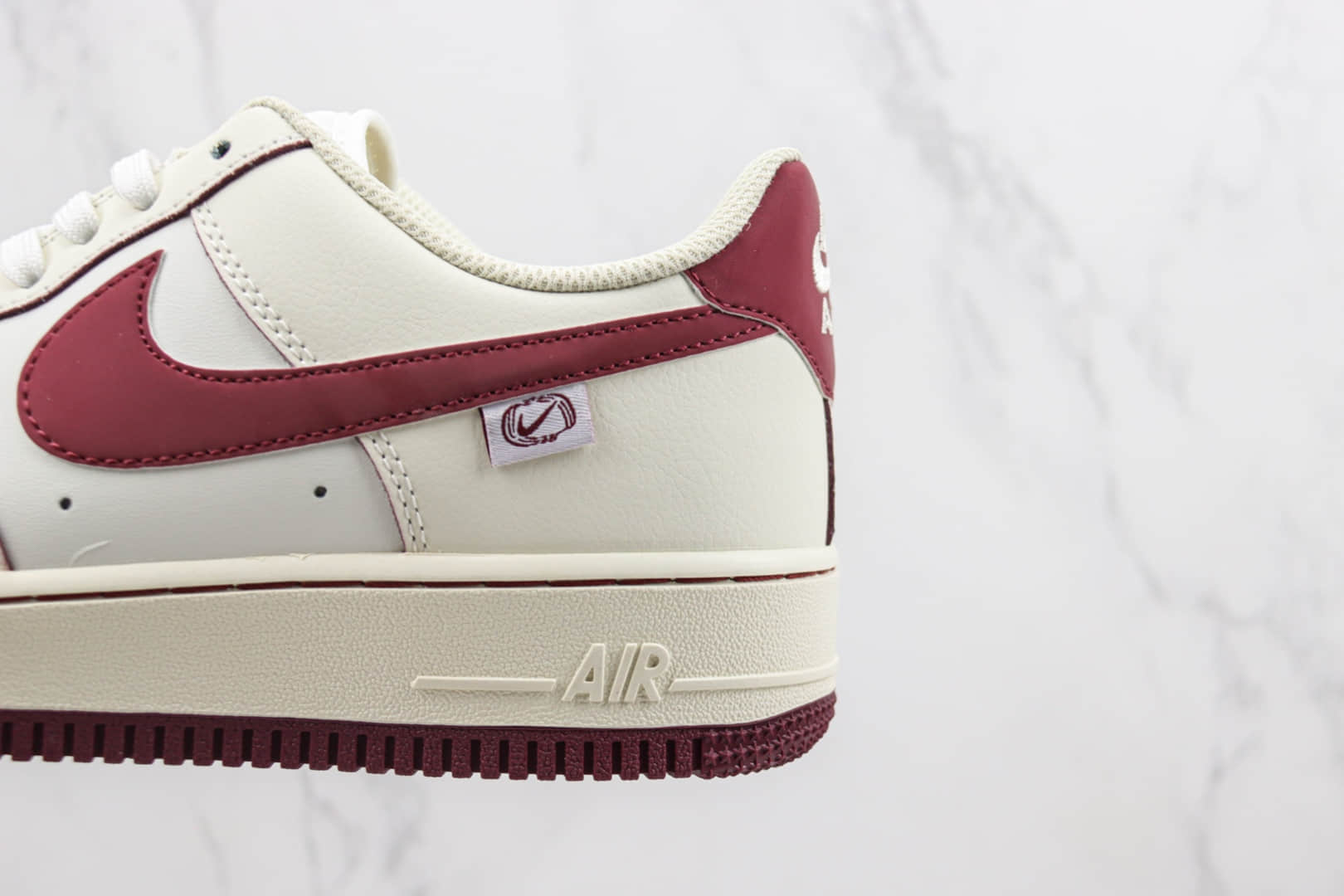 耐克Nike Air Force 1'07 Low纯原版本低帮空军一号白酒红双钩板鞋 莆田天花板AF1系列 货号：FB1839-215