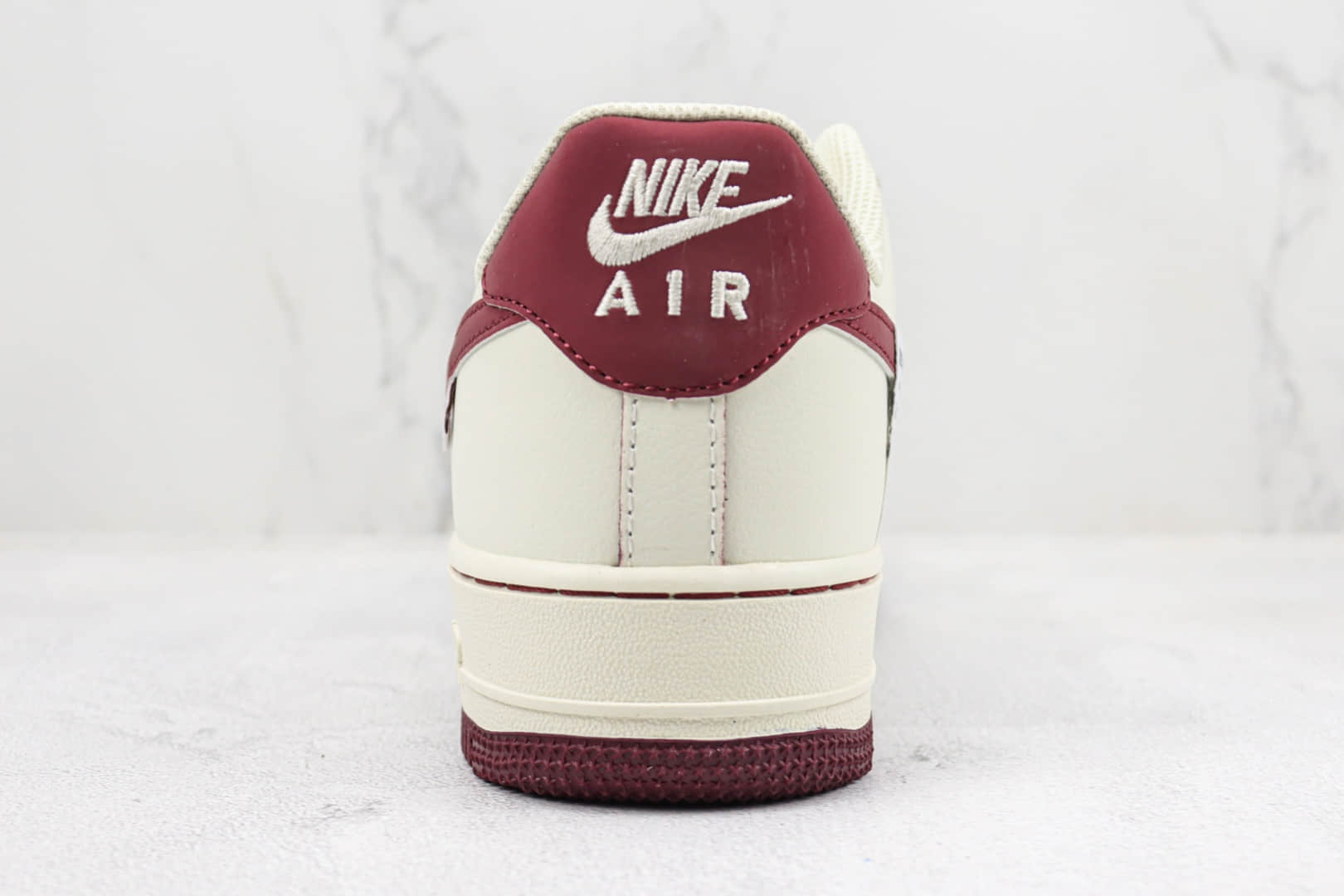 耐克Nike Air Force 1'07 Low纯原版本低帮空军一号白酒红双钩板鞋 莆田天花板AF1系列 货号：FB1839-215