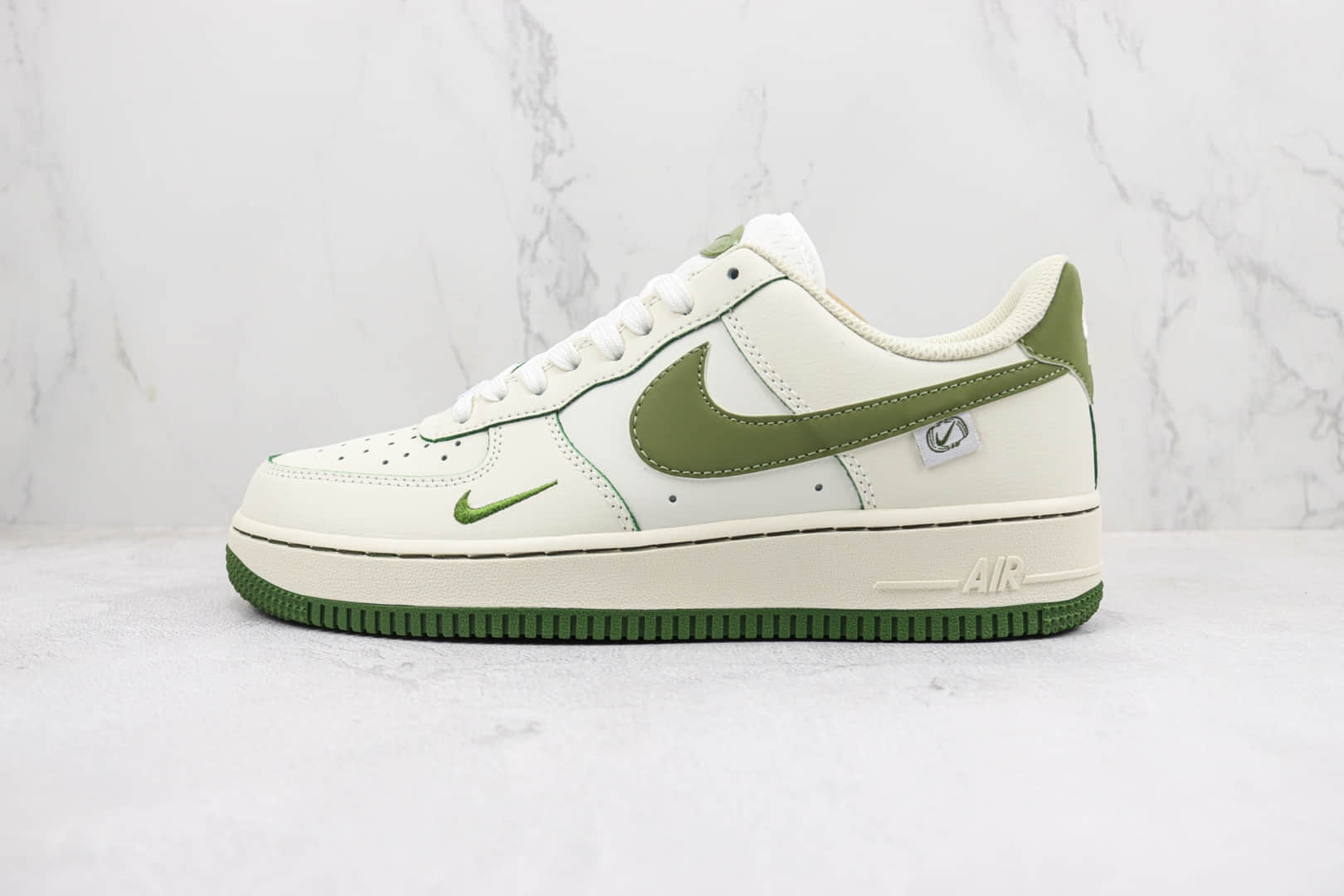 耐克Nike Air Force 1 '07 Low纯原版本低帮空军一号橄榄绿双钩板鞋 莆田耐克货源 货号：FB1839-213