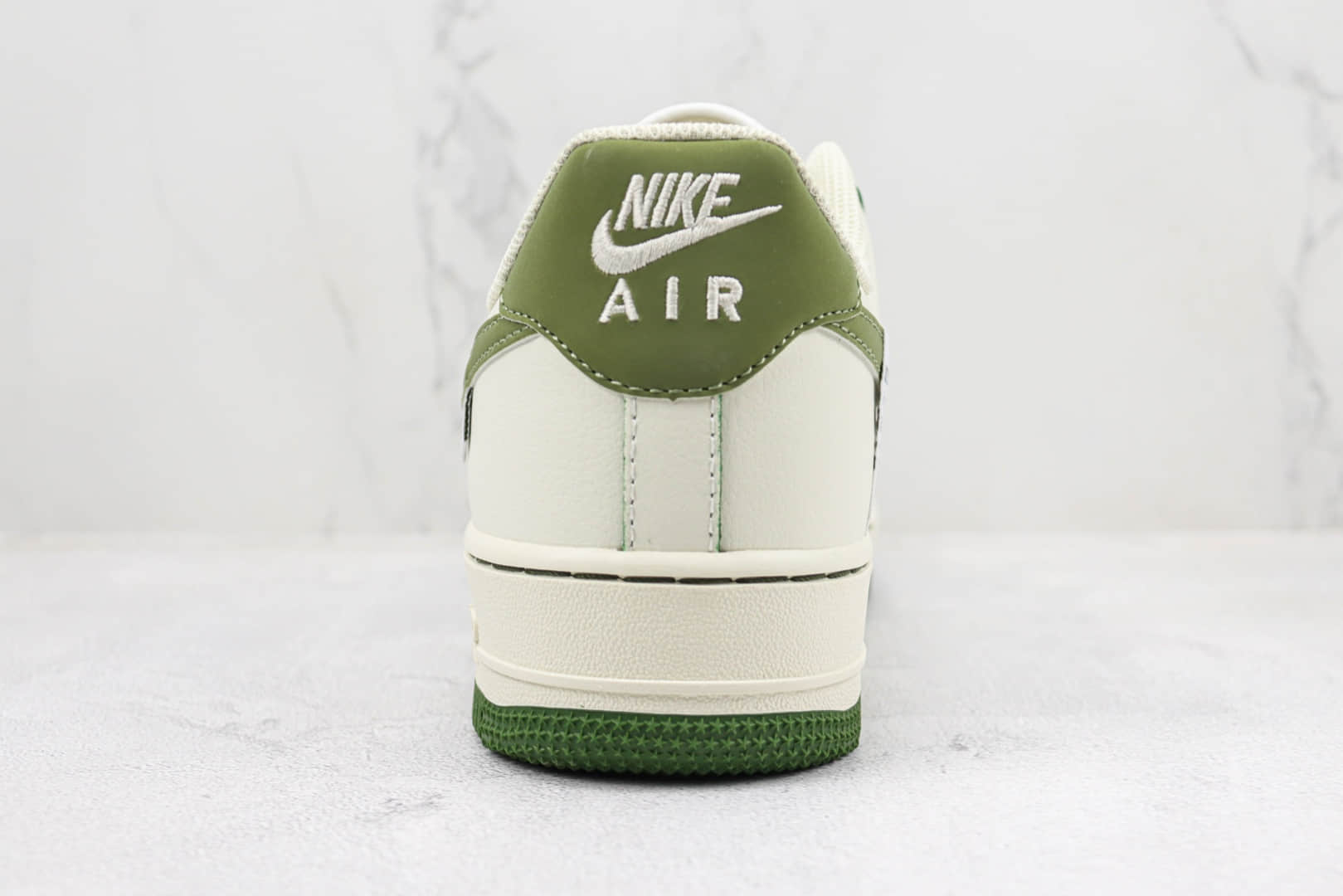 耐克Nike Air Force 1 '07 Low纯原版本低帮空军一号橄榄绿双钩板鞋 莆田耐克货源 货号：FB1839-213