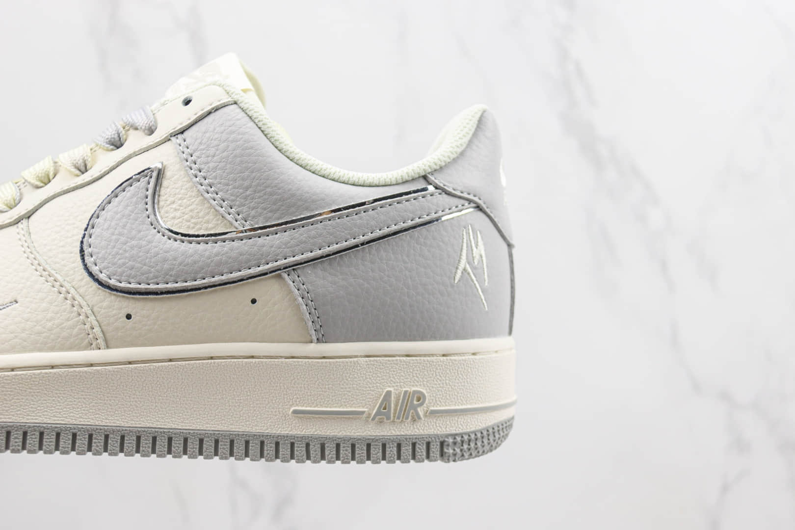 耐克Nike Air Force 1 '07 Low纯原版本低帮空军一号白灰色板鞋 莆田复刻耐克 货号：IO5636-888