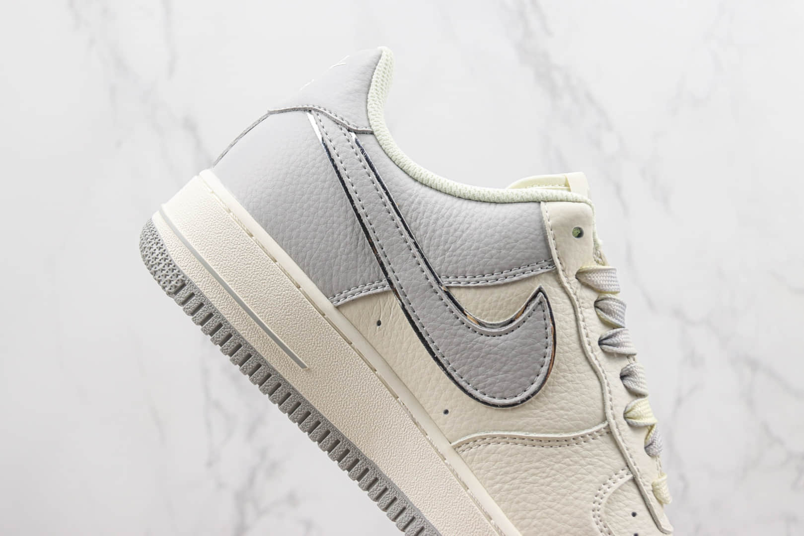 耐克Nike Air Force 1 '07 Low纯原版本低帮空军一号白灰色板鞋 莆田复刻耐克 货号：IO5636-888