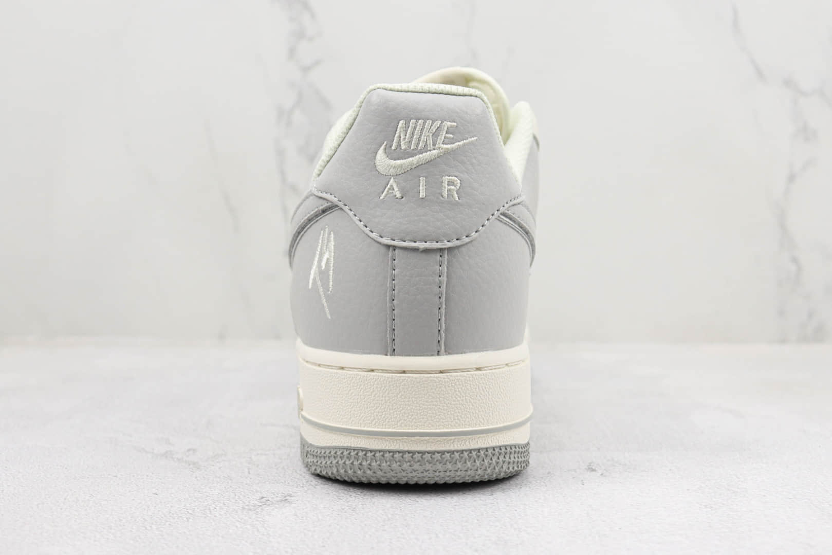 耐克Nike Air Force 1 '07 Low纯原版本低帮空军一号白灰色板鞋 莆田复刻耐克 货号：IO5636-888