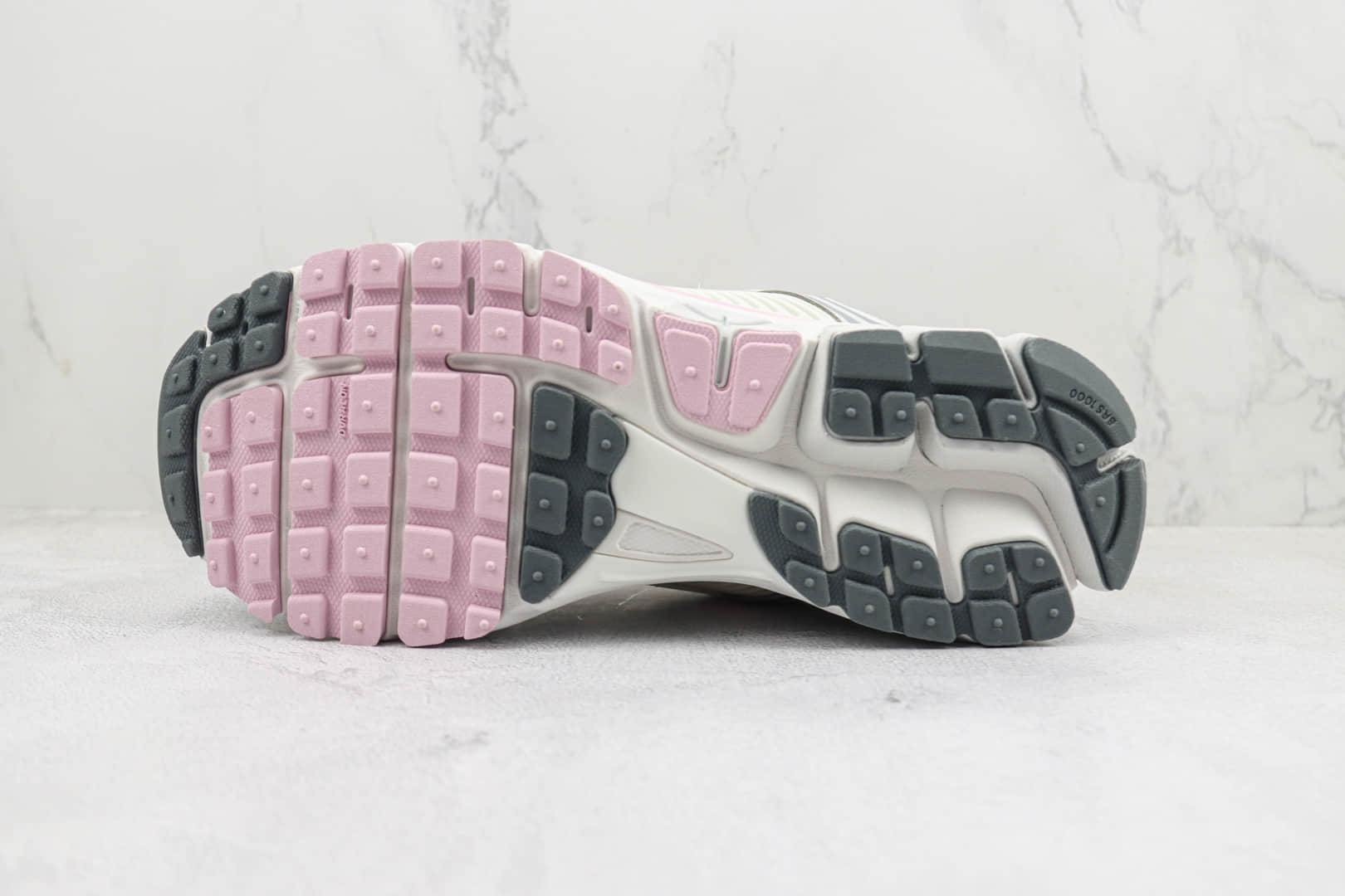 耐克Nike Zoom Vomero 5纯原版本佛莫罗5代灰粉色复古运动鞋 莆田复刻耐克 货号：FN3695-001