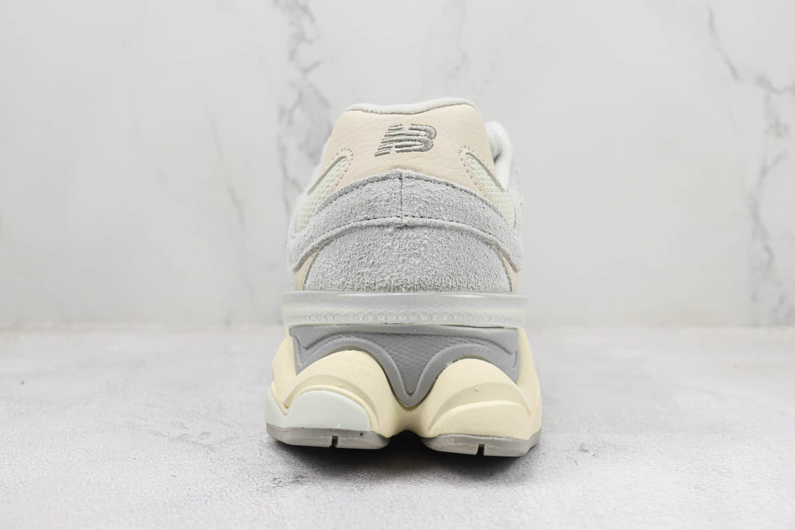 新百伦Joe Freshgoods x New Balance 9060纯原版本NB9060灰白色复古慢跑鞋 货号：U9060HSA