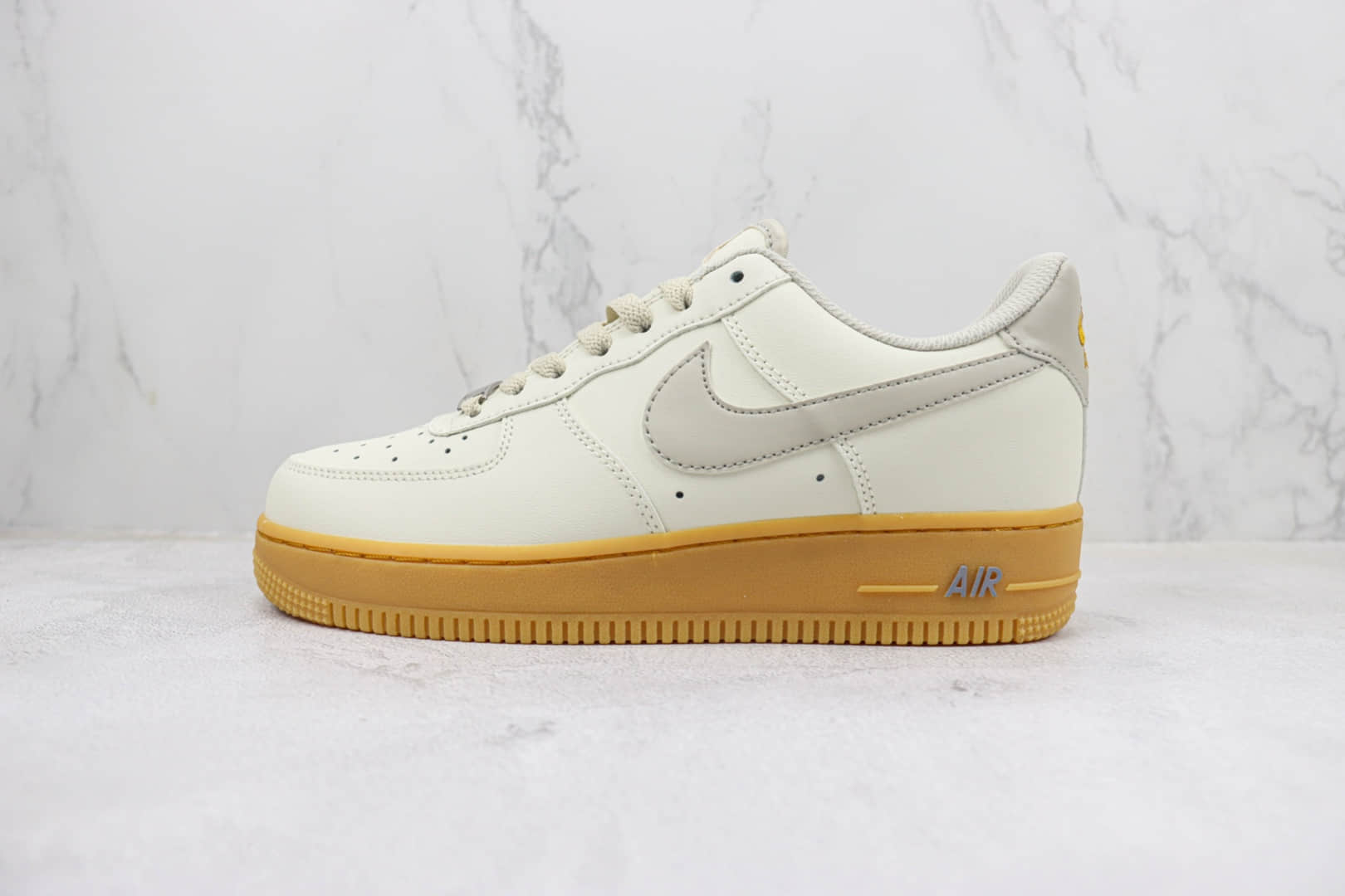 耐克Nike Air Force 1'07 Low纯原版本低帮空军一号米灰生胶板鞋 莆田耐克工厂 货号：XC2351-066