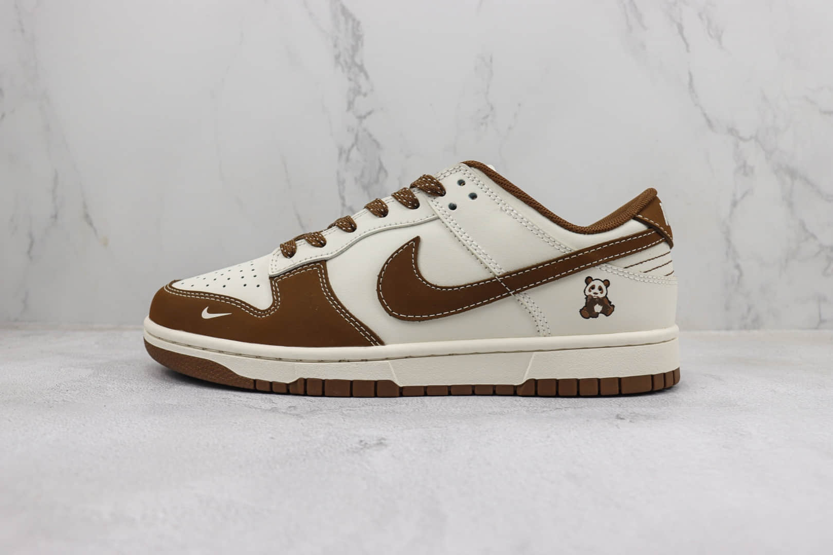 耐克Nike Dunk Low Retro纯原版本低帮DUNK双勾熊猫印花板鞋 莆田DUNK系列板鞋 货号：FC1688-102