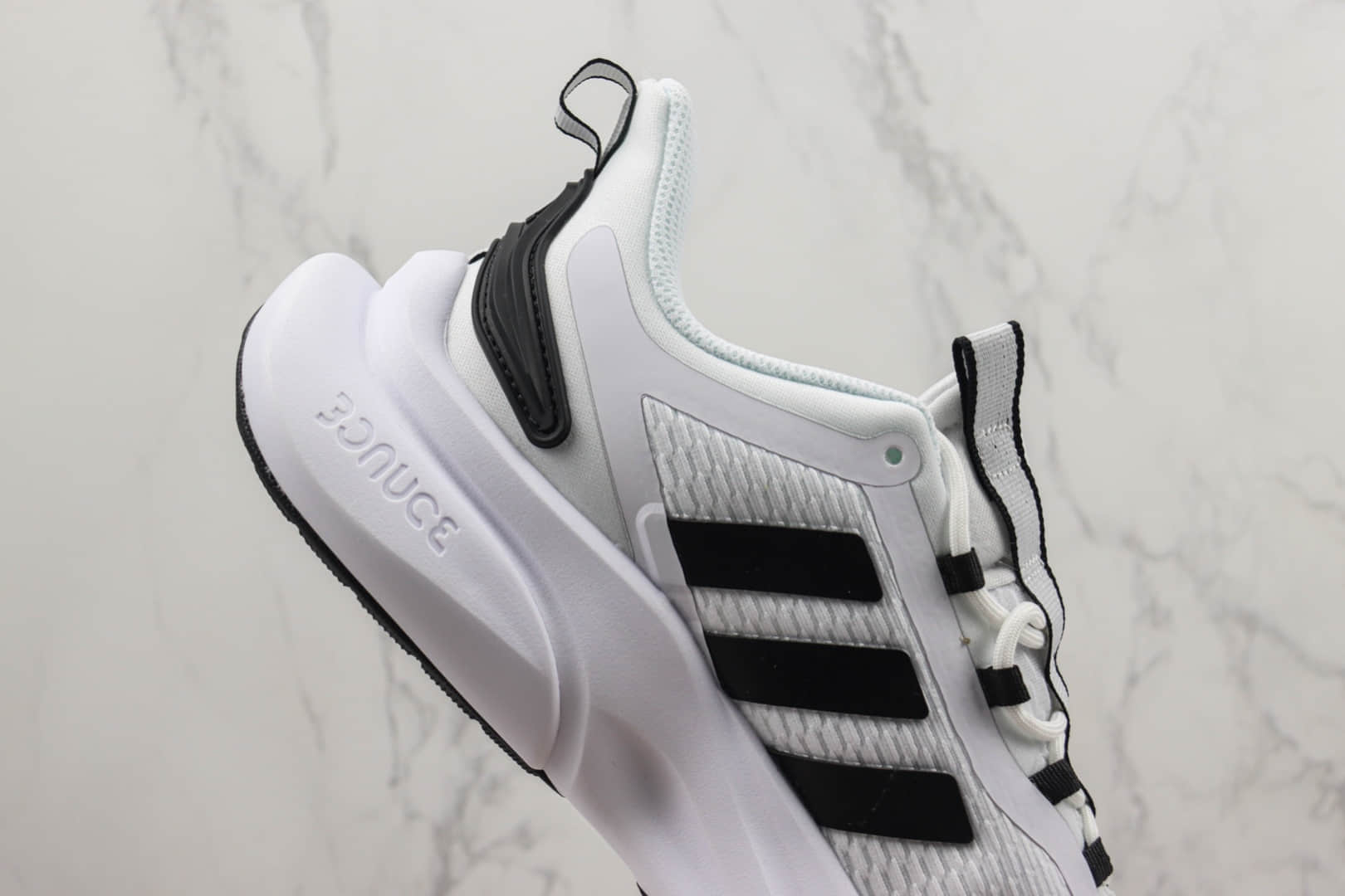 阿迪达斯adidas AlphaBounce Beyond纯原版本阿尔法白黑色爆米花跑鞋 莆田阿迪达斯货源 货号：HP6146