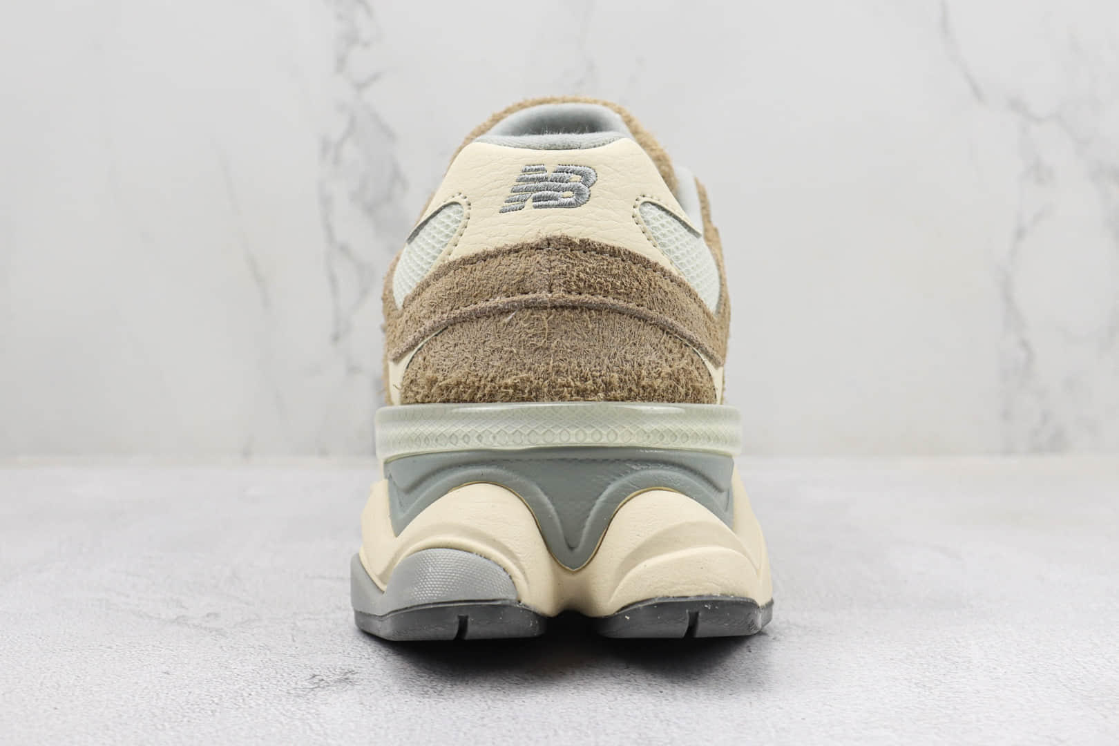 新百伦New Balance 9060纯原版本NB9060小象蹄咖色复古跑鞋 莆田新百伦货源 货号：U9060HSB