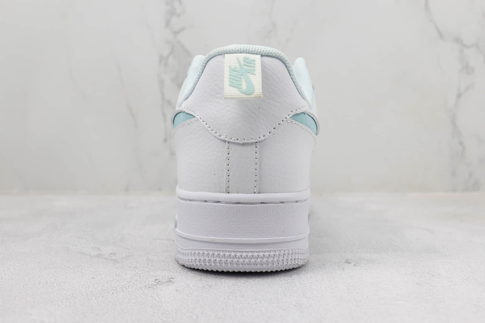 耐克Nike Air Force 1 Low纯原版本低帮空军一号白薄荷绿板鞋 莆田耐克货源 货号：FB8971-600