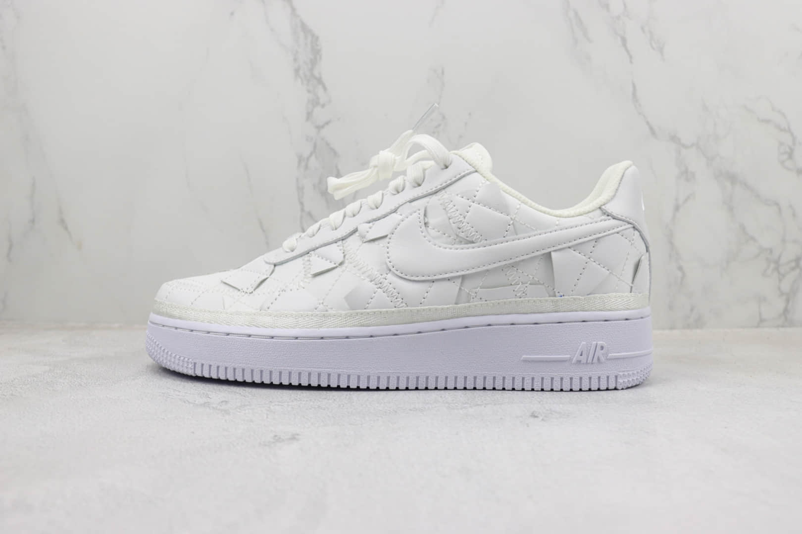 耐克Billie Eilish x Nike Air Force 1 Low纯原版本碧梨联名空军一号低帮白色不规则剪裁板鞋 莆田天花板AF1系列 货号：DZ3674-100