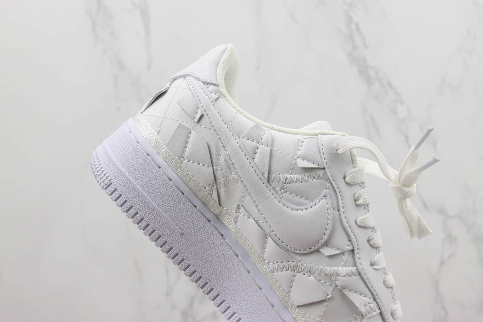 耐克Billie Eilish x Nike Air Force 1 Low纯原版本碧梨联名空军一号低帮白色不规则剪裁板鞋 莆田天花板AF1系列 货号：DZ3674-100