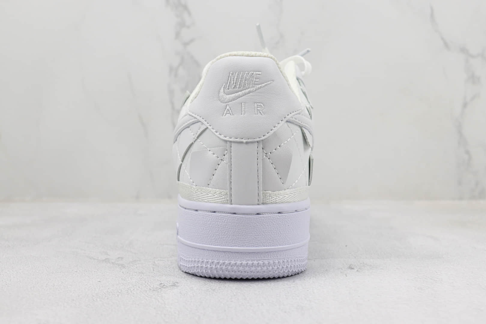 耐克Billie Eilish x Nike Air Force 1 Low纯原版本碧梨联名空军一号低帮白色不规则剪裁板鞋 莆田天花板AF1系列 货号：DZ3674-100