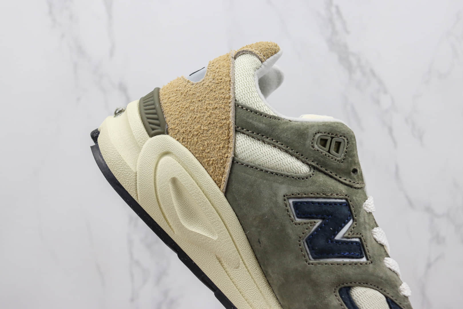 新百伦New Balance 990V2纯原版本美产NB990V2灰棕色复古慢跑鞋 莆田新百伦货源 货号：M990GB2