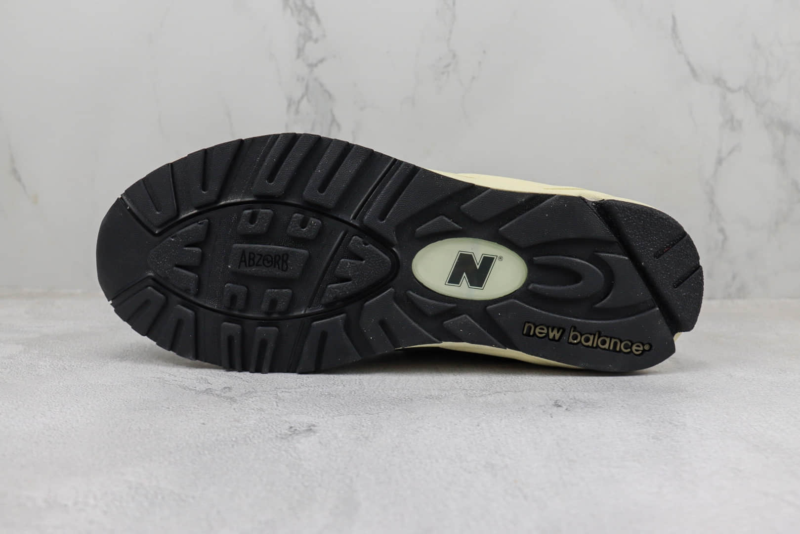 新百伦New Balance 990V2纯原版本美产NB990V2灰棕色复古慢跑鞋 莆田新百伦货源 货号：M990GB2