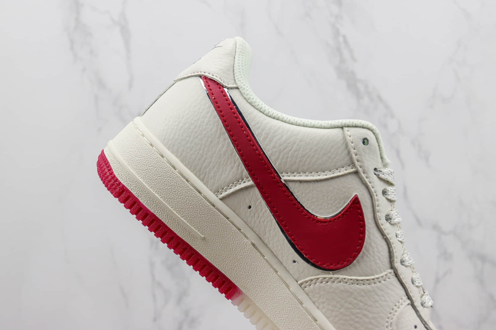 耐克Nike Air Force 1'07 Low纯原版本低帮空军一号UN联名白红色板鞋 莆田天花板AF1系列 货号：BS9055-732