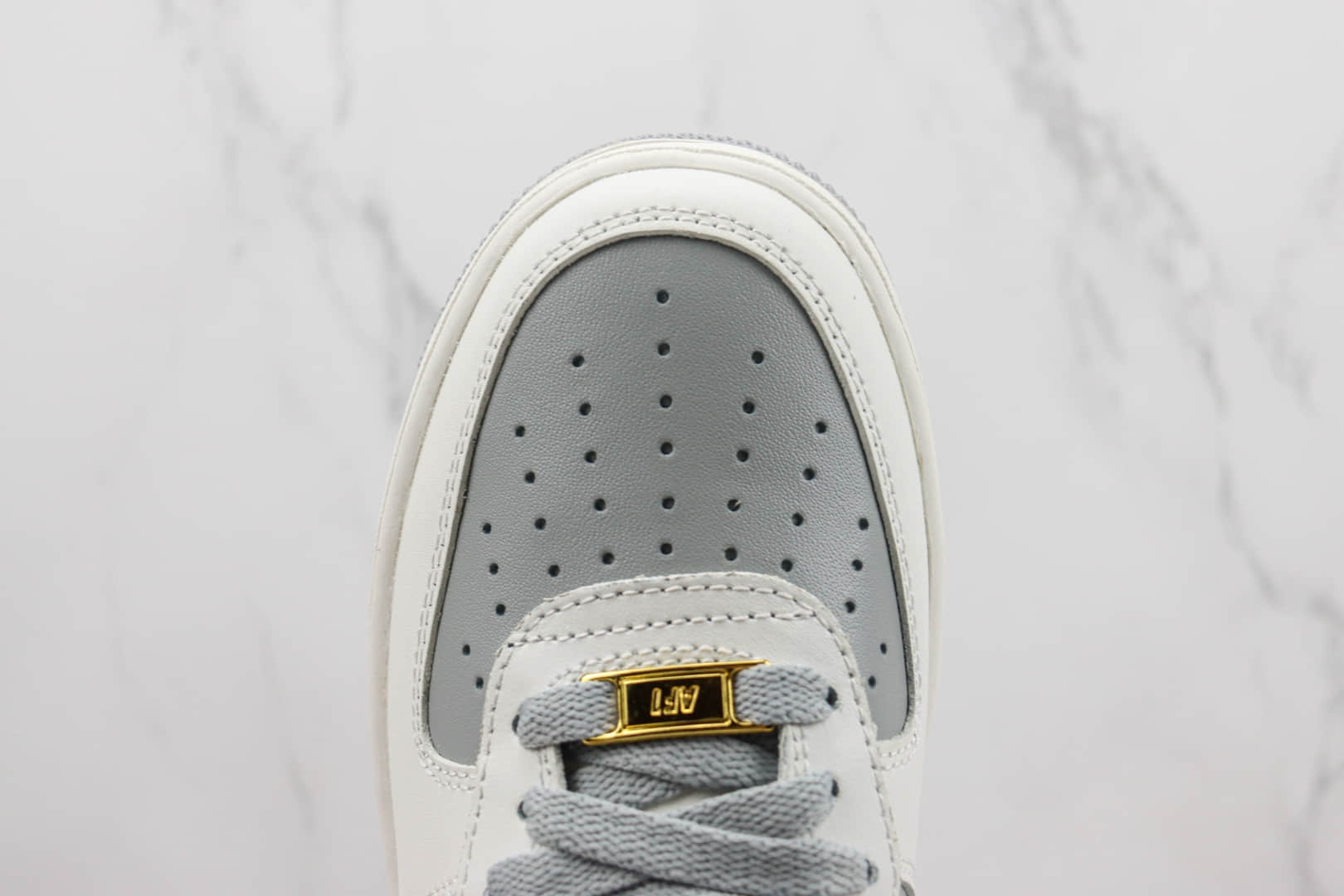 耐克Nike Air Force 1纯原版本空军一号白灰拼接板鞋 莆田复刻耐克 货号：AV0303-726
