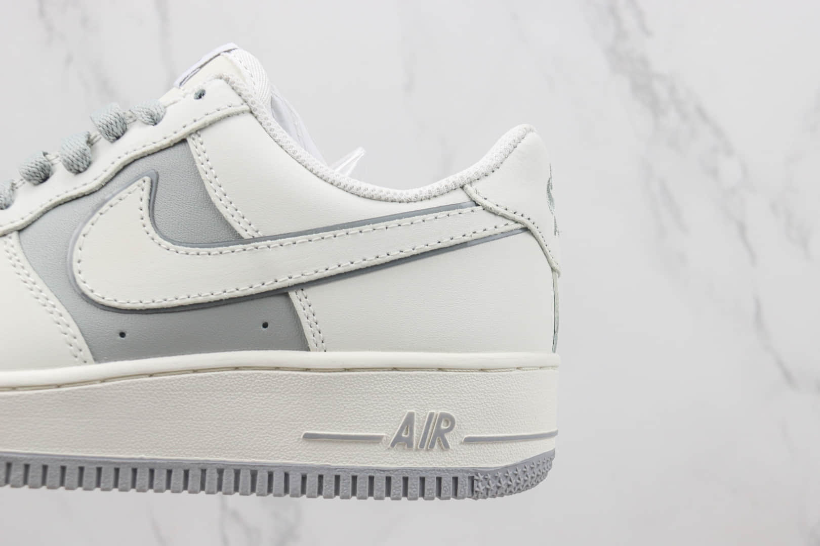 耐克Nike Air Force 1纯原版本空军一号白灰拼接板鞋 莆田复刻耐克 货号：AV0303-726
